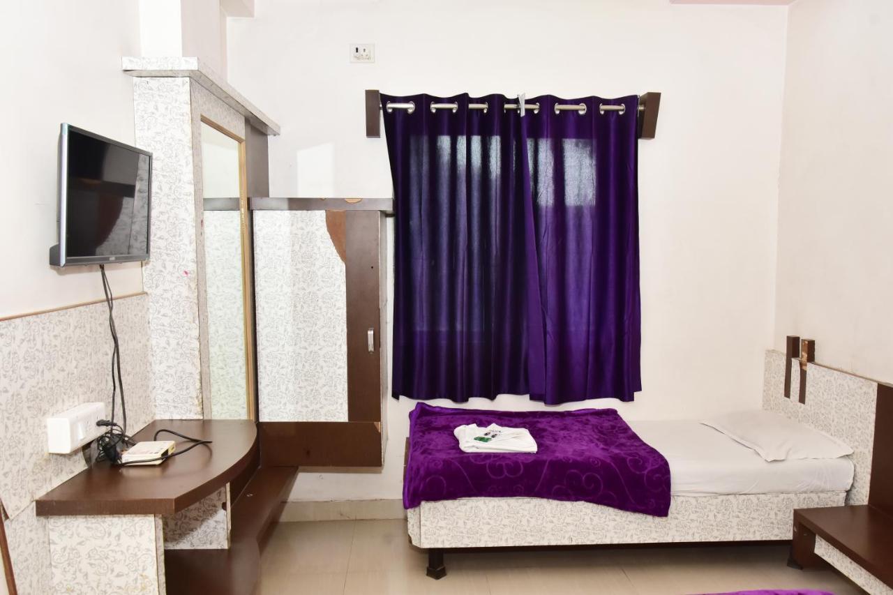 Hotel Temple Sai シルディ エクステリア 写真
