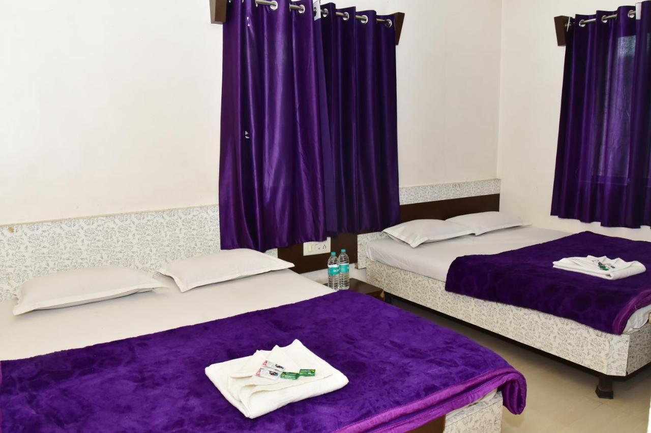 Hotel Temple Sai シルディ エクステリア 写真