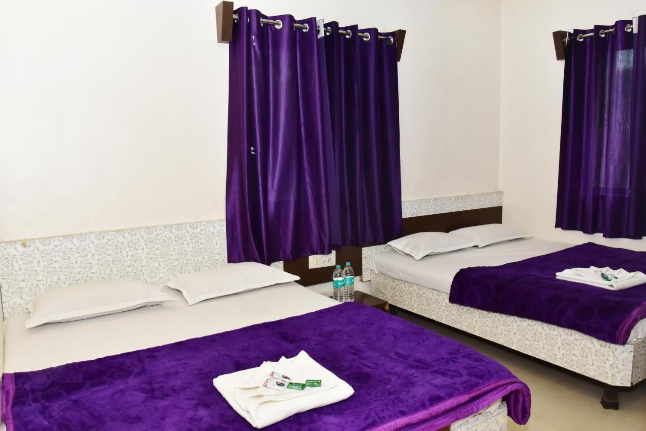 Hotel Temple Sai シルディ エクステリア 写真